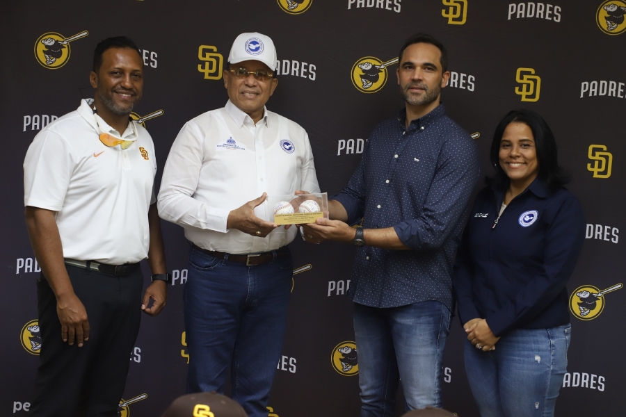 Academia de béisbol Padres de San Diego reconoce a Jaime Marte Martínez por sus aportes en el ámbito de la prevención