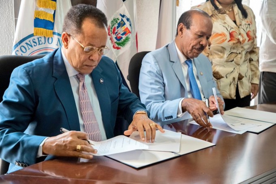 Ayuntamiento San Cristóbal Y Consejo Nacional de Drogas firman acuerdo estratégico social
