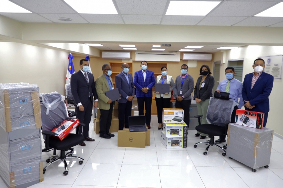 Presidente del CND entrega equipos de oficina, un minibús y dos motocicletas para mejorar servicio institucional a la sociedad